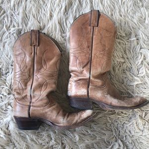 Distressed tan leather Justin cowboy boots